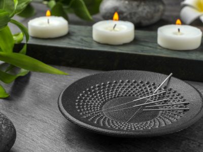 acupuncture needles in plate